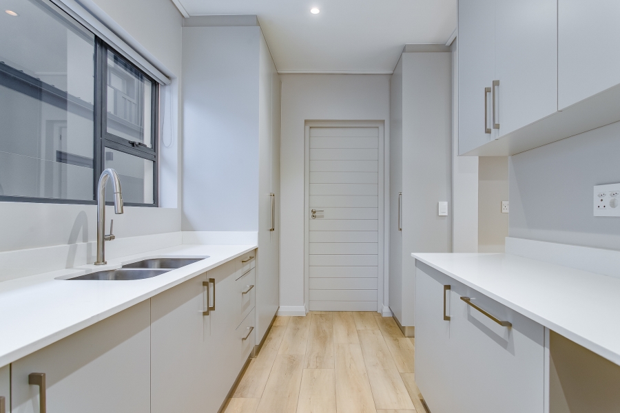 3 Bedroom Property for Sale in Lemoenkloof Western Cape